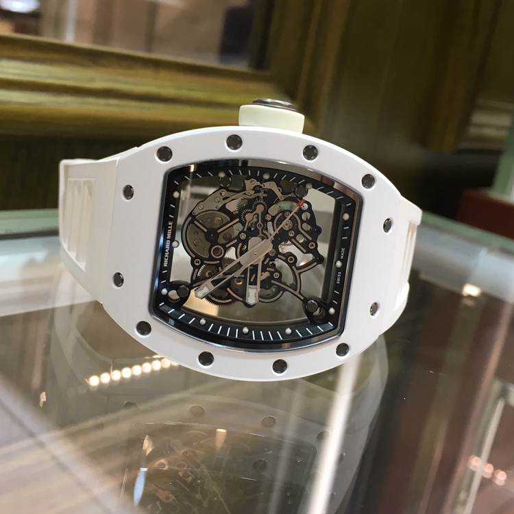 RICHARD MILLE 理查德米勒 男士系列，RM 055。42.7 x 49.9毫米表径，陶瓷表壳，黑色镂空面盘，蓝宝石镜面，手动上弦机械机芯。 单表附保卡。