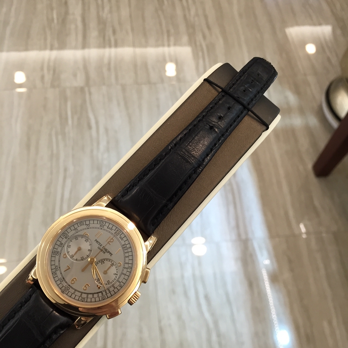 PATEK PHILIPPE 百达翡丽 复杂功能系列，5070R。 42毫米表径，18K玫瑰金表壳，银色表盘，3点位置分钟计时，9点位置时针计时，蓝宝石水晶透盖，手动上弦机械机芯。 单表无附件。