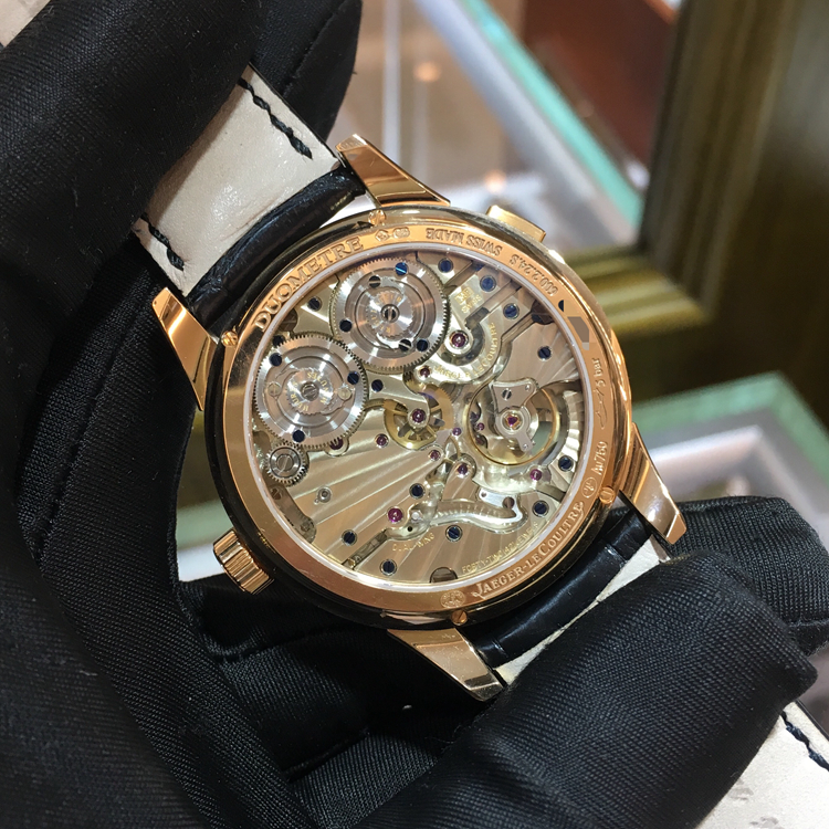 Jaeger-LeCoultre 积家 双翼系列，Q6042520。42毫米表径，18K玫瑰金表壳，银色面盘，9点位置为月相显示，指针式日期显示，Cal.381手动上弦机械机芯，动力储备50小时。专柜定价：321000元。 单表无附件。