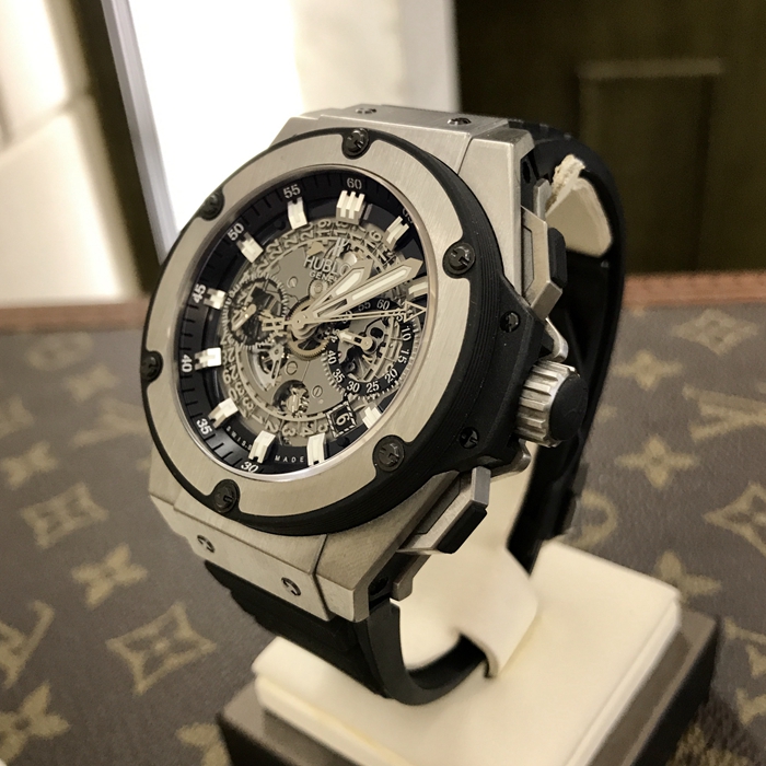 Hublot 宇舶 王者至尊系列，701.NX.0170.RX。48毫米表径，钛金属表壳，日期显示，计时功能自动上弦机械机芯，动力储备72小时。 单表无附件。