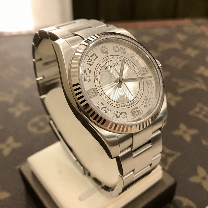 Rolex 劳力士 蚝式恒动系列，116034。36毫米表径，18K白金牙圈，银色面盘唱片面，阿拉伯数字时标。自动上弦机械机芯。专柜定价：52000元。 单表无附件。