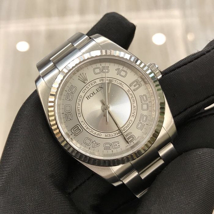 Rolex 劳力士 蚝式恒动系列，116034。36毫米表径，18K白金牙圈，银色面盘唱片面，阿拉伯数字时标。自动上弦机械机芯。专柜定价：52000元。 单表无附件。