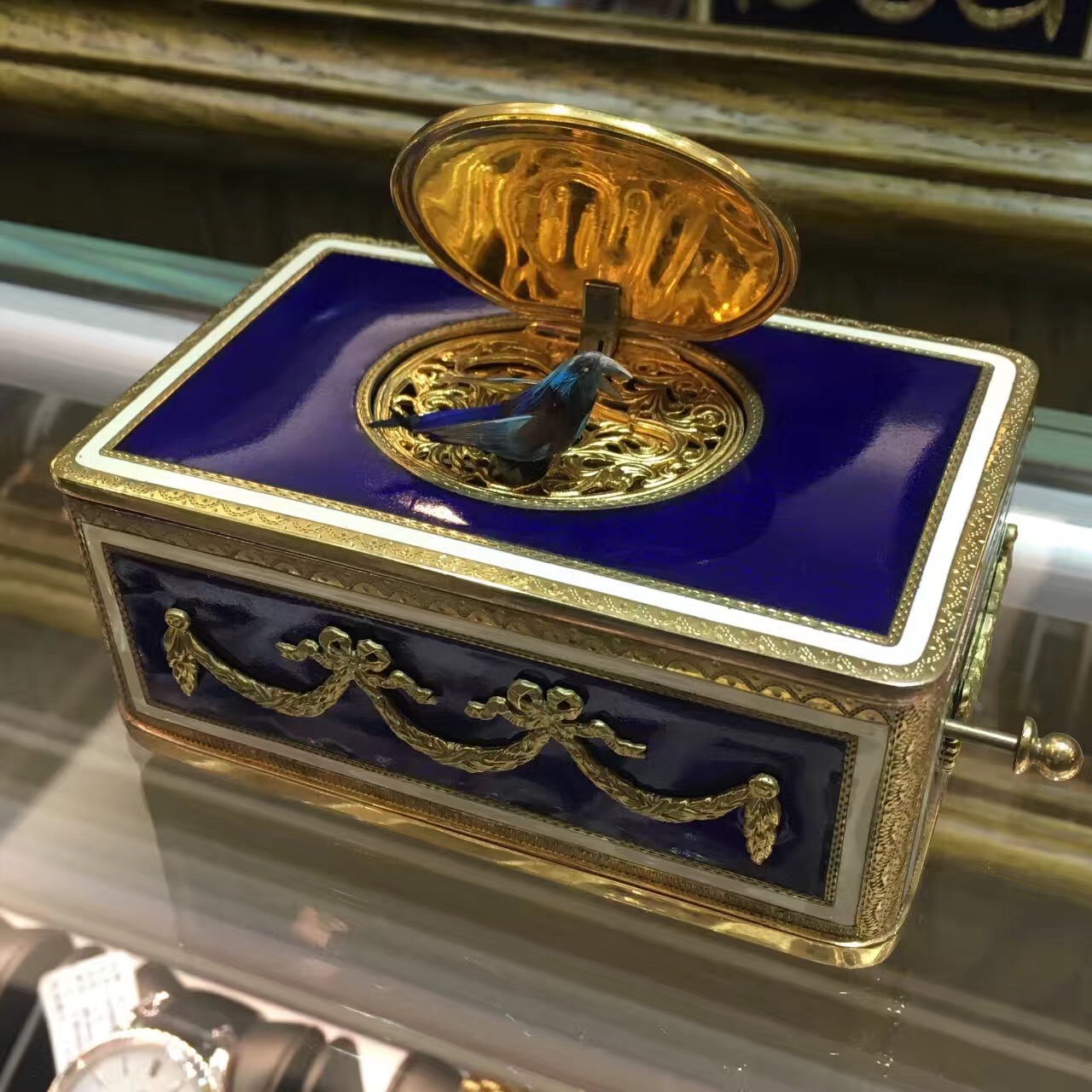 通体皇家蓝珐琅的鸟盒