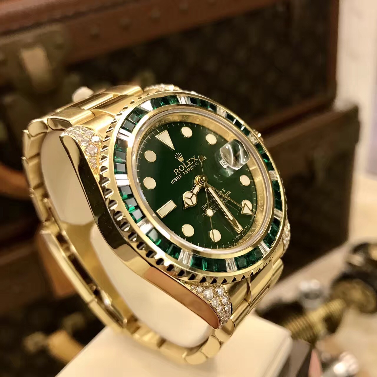 Rolex 劳力士 格林尼治型II系列，116718-LN-78208。40毫米表径，18K黄金后镶钻表壳，绿色面盘，3点位置日期显示，自动上弦机械机芯。 二手单表。