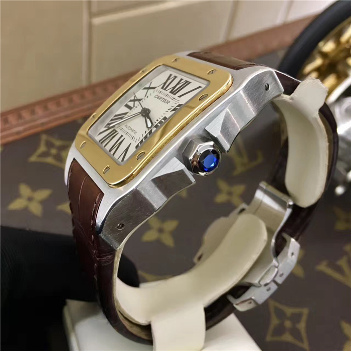 Cartier 卡地亚 桑托斯系列，?W20072X7。?51.1×41.3毫米表径，18K玫瑰金/精钢表壳，白色面盘，罗马数字时标，自动上弦机械机芯，动力储备42小时。 全套附件齐全?。