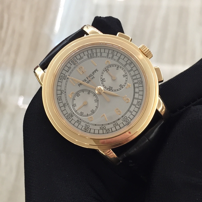 PATEK PHILIPPE 百达翡丽 复杂功能系列，5070R。 42毫米表径，18K玫瑰金表壳，银色表盘，3点位置分钟计时，9点位置时针计时，蓝宝石水晶透盖，手动上弦机械机芯。 单表无附件。