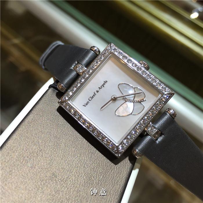 Van Cleef & Arpels 梵克雅宝，HH22907。25*25毫米表径，18K白金原镶钻圈，贝母面盘蝴蝶图案，石英机芯，白金满钻针扣，绢丝表带。 单表无附件。