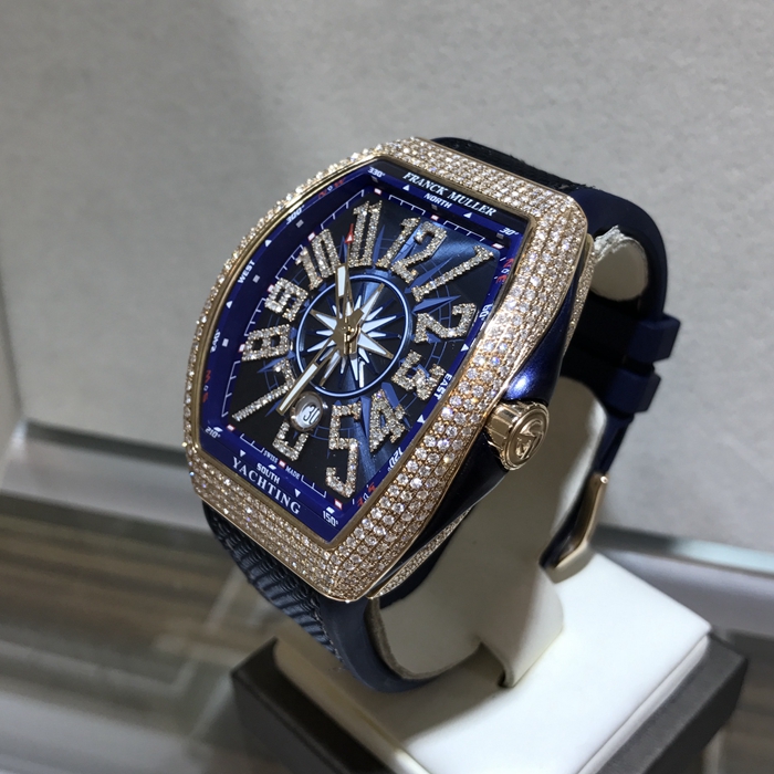 FRANCK MULLER 法兰克穆勒 YACHTING系列，V45。44X53.7毫米表径。18K玫瑰金镶钻表壳，深蓝色酒桶型面盘，六点位置日期显示，蓝宝石水晶玻璃表镜，自动上弦机械机芯。 全套附件齐全。