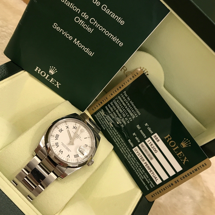 Rolex 劳力士 蚝式恒动系列，115200。34毫米表径，精钢表壳，白色圆形表盘，罗马数字时标，中央时、分及秒针，三点位置日期显示，自动上弦机械机芯。 全套附件齐全。