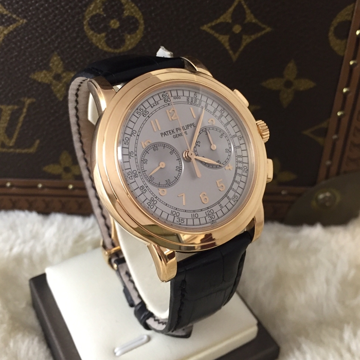 PATEK PHILIPPE 百达翡丽 复杂功能系列，5070R。 42毫米表径，18K玫瑰金表壳，银色表盘，3点位置分钟计时，9点位置时针计时，蓝宝石水晶透盖，手动上弦机械机芯。 单表无附件。