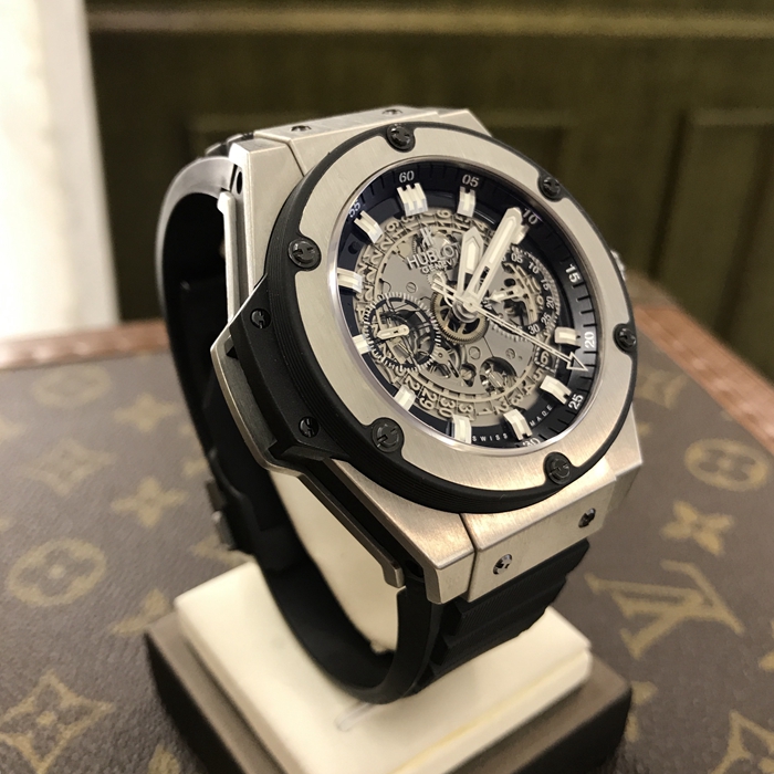 Hublot 宇舶 王者至尊系列，701.NX.0170.RX。48毫米表径，钛金属表壳，日期显示，计时功能自动上弦机械机芯，动力储备72小时。 单表无附件。