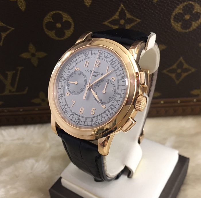 PATEK PHILIPPE 百达翡丽 复杂功能系列，5070R。 42毫米表径，18K玫瑰金表壳，银色表盘，3点位置分钟计时，9点位置时针计时，蓝宝石水晶透盖，手动上弦机械机芯。 单表无附件。