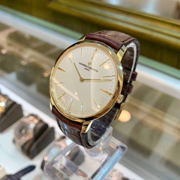 Vacheron Constantin 江诗丹顿 传承系列，81180/000J-9118。40毫米表径，18K黄金表壳，银白色面盘，Cal.1400手动上弦机械机芯，动力储备40小时，专柜定价：145000元。 单表无附件。