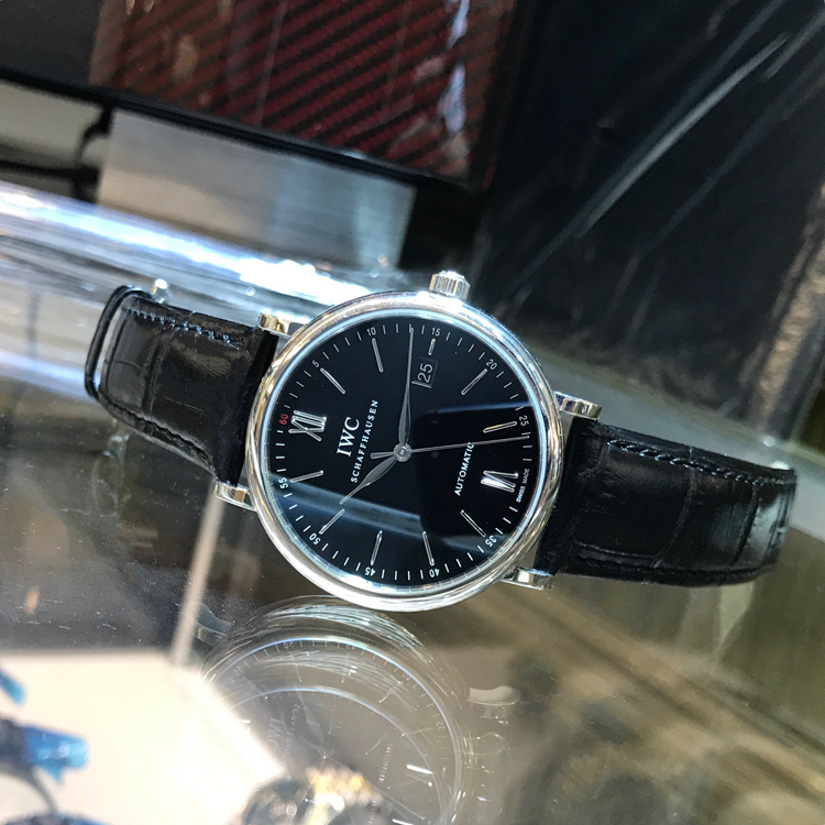 IWC 万国 柏涛菲诺系列，IW356502。40毫米表径，精钢表壳，黑色面盘，3点位置日期显示，35111自动上弦机械机芯，专柜定价：33600元。 单表无附件。