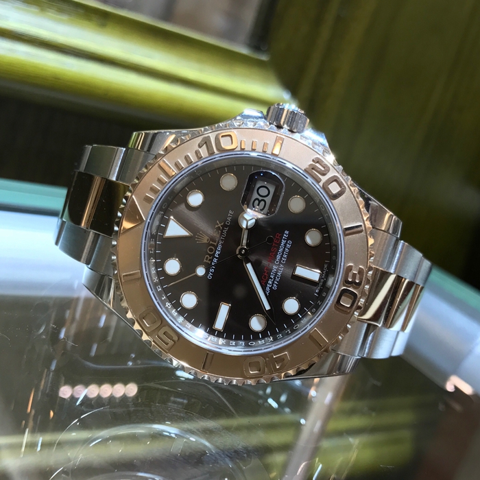 Rolex 劳力士游艇名仕型系列 116621-78801。40毫米表径，不锈钢/18k玫瑰金表壳，巧克力色圆形表盘，易读Chromalight夜光显示配长效蓝色亮光物料。中央时、分及秒针，表面设瞬跳日历，快速更正；秒针暂停功能以准确调校时间。蚝式三排链节表带。旋入式底盖，自产3135自动上弦机械机芯。动力储备48小时。 单表无附件。