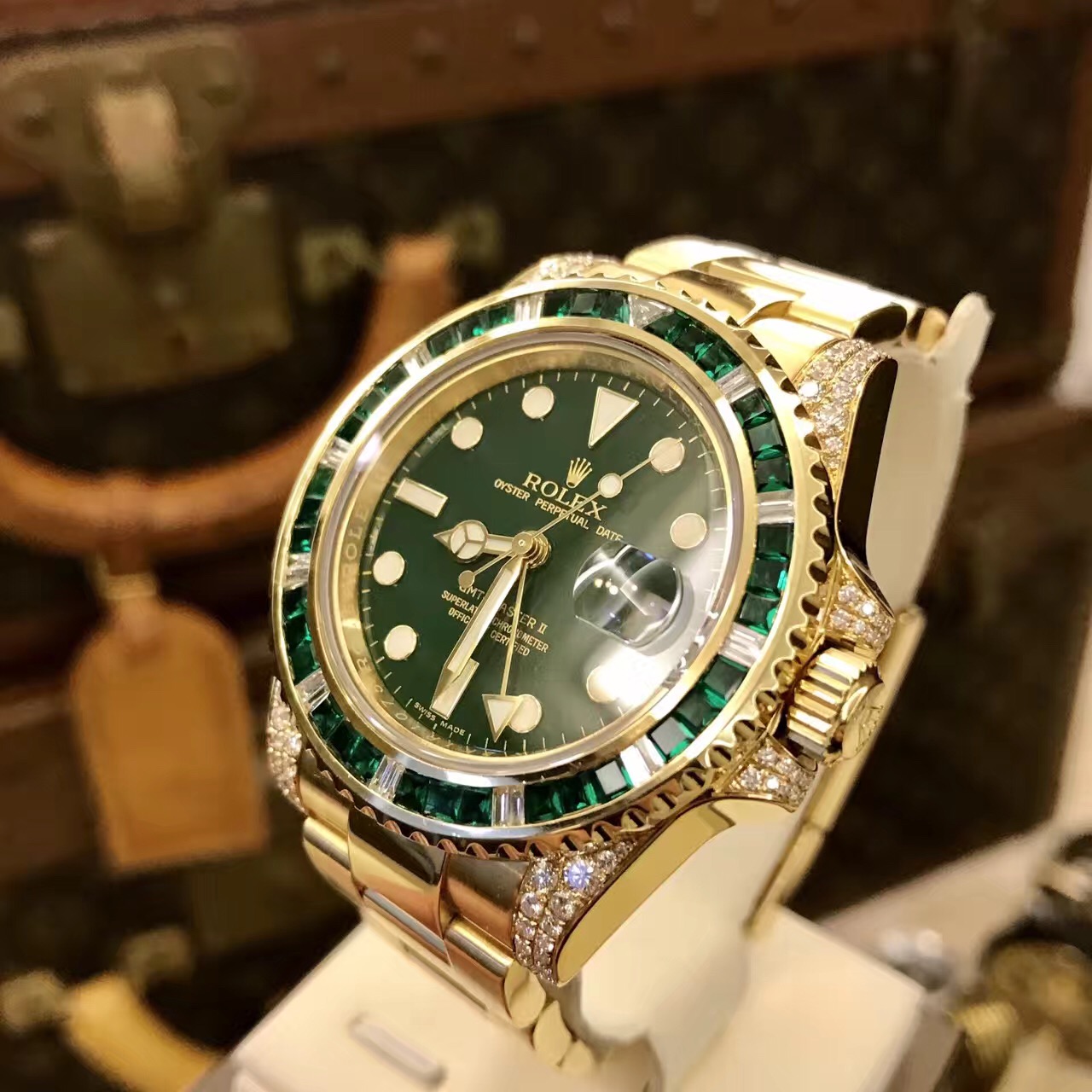 Rolex 劳力士 格林尼治型II系列，116718-LN-78208。40毫米表径，18K黄金后镶钻表壳，绿色面盘，3点位置日期显示，自动上弦机械机芯。 二手单表。