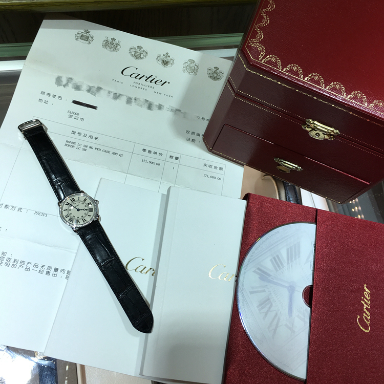 CARTIER 卡地亚 ROTONDE DE CARTIER系列，WR000251。29毫米表径，18K白金原钻表壳，白色面盘，精准石英机芯。专柜定价：171000元。 全套附件齐全。