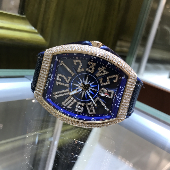 FRANCK MULLER 法兰克穆勒 YACHTING系列，V45。44X53.7毫米表径。18K玫瑰金镶钻表壳，深蓝色酒桶型面盘，六点位置日期显示，蓝宝石水晶玻璃表镜，自动上弦机械机芯。 全套附件齐全。