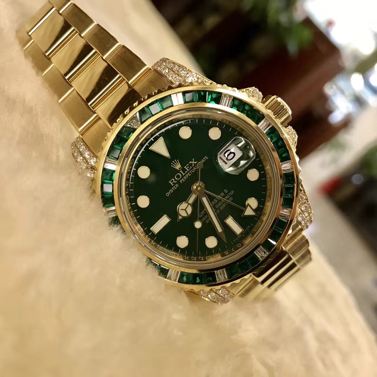 Rolex 劳力士 格林尼治型II系列，116718-LN-78208。40毫米表径，18K黄金后镶钻表壳，绿色面盘，3点位置日期显示，自动上弦机械机芯。 二手单表。