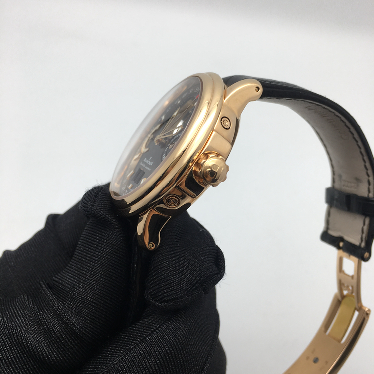 Blancpain 宝珀 Léman 领袖系列，2925-3630-53B。40毫米表径，18K玫瑰金表壳，黑色面盘，3点位置星期显示，6点位置视窗式大日历，9点位置为动力储备显示，12点位置为陀飞轮装置，Cal.3725G自动上弦机械机芯，动力储备168小时，专柜定价：1129000元。 单表无附件。