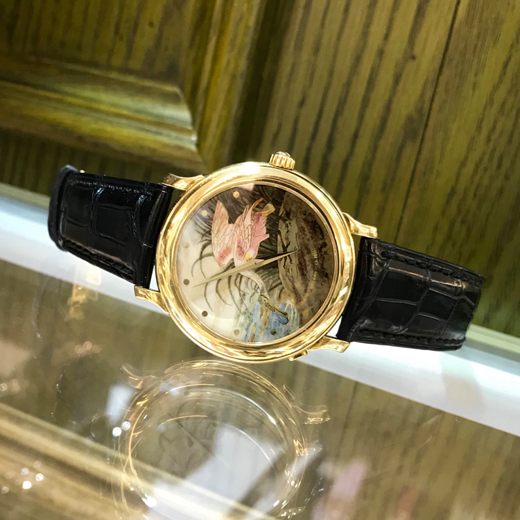 Vacheron Constantin 江诗丹顿 AMERICA BIRD 美国鸟系列，43060/000J-8623。38毫米表径，全球限量10个。此系列是为纪念美国著名自然学家及画家JOHN J.AUDUBON特别制作，以美国自然鸟类为主题，一共12款，每款限量10个，由瑞士著名珐琅大师精工细作18K黄金。由著名珐琅大师MURIEL SECHAUD亲手制作的精美绝伦、栩栩如生的长嘴鸟图案掐丝珐琅表盘原装K金指针表盘、表针、表镜完美无暇。江诗丹顿最顶级系列独有的可掀式将官底盖（内付透明底盖）机芯烙印，代表瑞士最高制表工艺的日内瓦印记精美的21K金侧边人手镂空雕花自动陀自厂CAL.1120自动机械机芯透视底盖。 单表无附件。