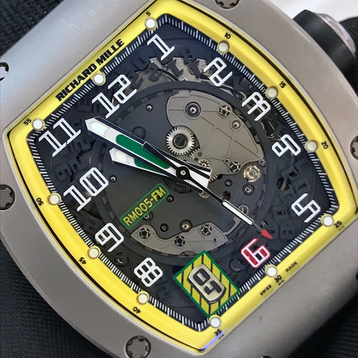 RICHARD MILLE 理查德米勒 RM 005。45*37.8毫米表径。钛合金表壳，酒桶型表盘，蓝宝石水晶玻璃表镜。自动上弦机械机芯。动力储备55小时。 单表无附件。