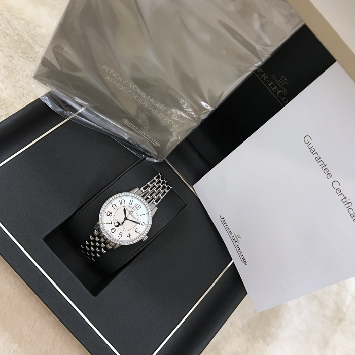 Jaeger-LeCoultre 积家 约会系列，3448120。34毫米表径，精钢表壳镶嵌60颗钻石约0.69克拉，扭索形及阳光形饰纹面盘，花型指针，自动上弦机械机芯，专柜定价：108000元。 全套附件齐全。