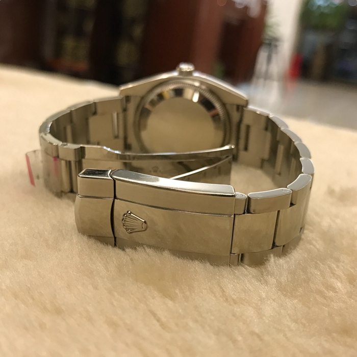 Rolex 劳力士 蚝式恒动系列，115200。34毫米表径，精钢表壳，白色圆形表盘，罗马数字时标，中央时、分及秒针，三点位置日期显示，自动上弦机械机芯。 全套附件齐全。