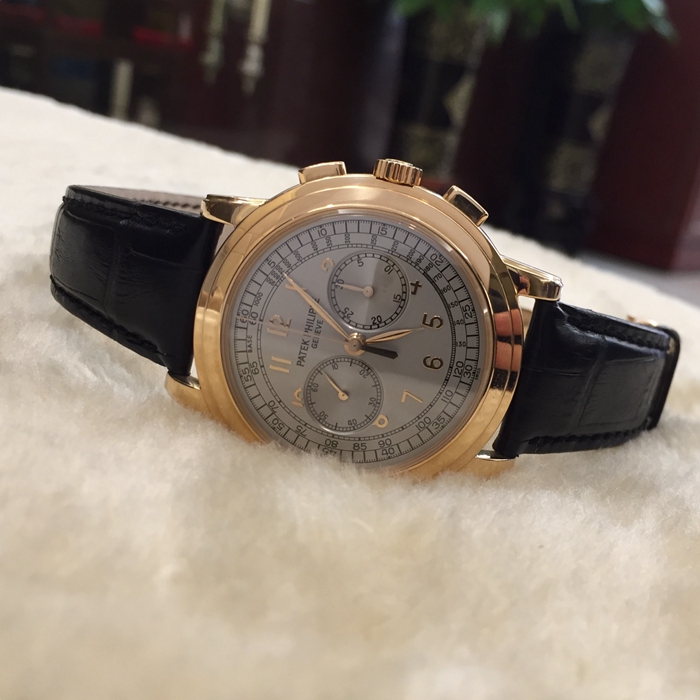 PATEK PHILIPPE 百达翡丽 复杂功能系列，5070R。 42毫米表径，18K玫瑰金表壳，银色表盘，3点位置分钟计时，9点位置时针计时，蓝宝石水晶透盖，手动上弦机械机芯。 单表无附件。