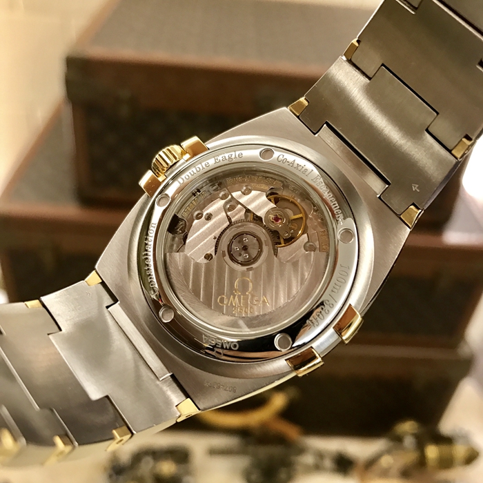 Omega 欧米茄 星座系列，39毫米表径，18K黄金/精钢，三点位置视窗式日期显示，自动上弦机械机芯。 单表无附件。