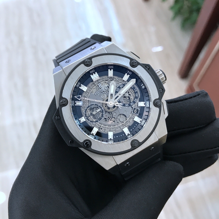 Hublot 宇舶 王者至尊系列，701.NX.0170.RX。48毫米表径，钛金属表壳，日期显示，计时功能自动上弦机械机芯，动力储备72小时。 单表无附件。