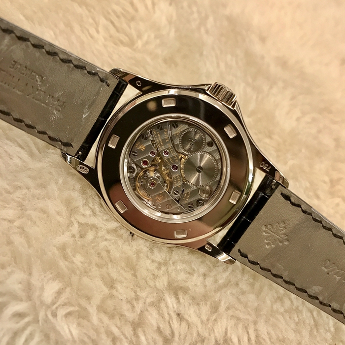 PATEK PHILIPPE 百达翡丽，5134G。37毫米表径，18K白金表壳，白色面盘，蓝宝石水晶玻璃表镜，自动上弦机械机芯。 全套附件齐全。