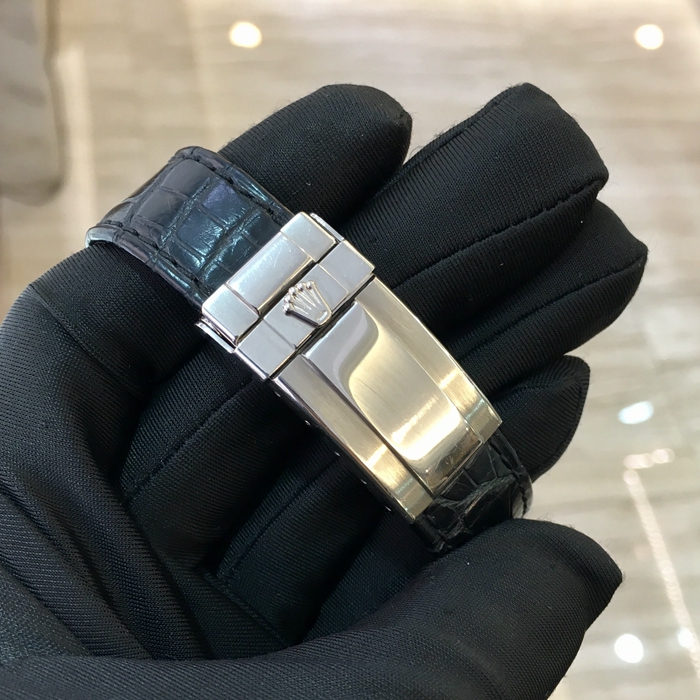 Rolex 劳力士宇宙迪通拿系列，116589。40毫米表径，18K白金T方钻圈 
