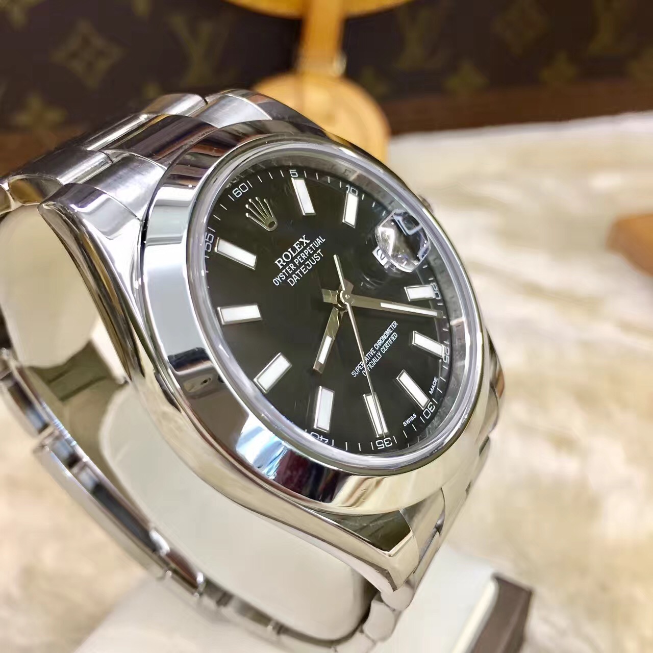 Rolex 劳力士 日志型系列，116300。41毫米表径，精钢表壳，黑色面盘，3点位置日期显示，自动上弦机械机芯。 单表无附件。