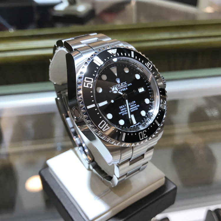 ROLEX 劳力士 DEEPSEA 海使型系列，116660-98210，黑盘水鬼王。44毫米表径，精钢表壳，60分钟渐进刻度单向旋转外圈，配抗刮损Cerachrom陶质字圈，铂金涂层数字及刻度，3点位置日期显示，自动上弦机械机芯。 单表无附件。