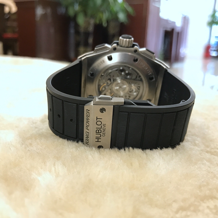 Hublot 宇舶 王者至尊系列，701.NX.0170.RX。48毫米表径，钛金属表壳，日期显示，计时功能自动上弦机械机芯，动力储备72小时。 单表无附件。